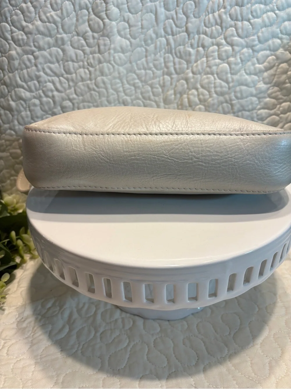 Portland Leather Ivory Shoulder Bag - Picture 3 of 5